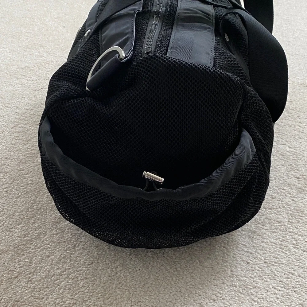 lululemon athletica Black Unisex Duffel Bag - Picture 4 of 16